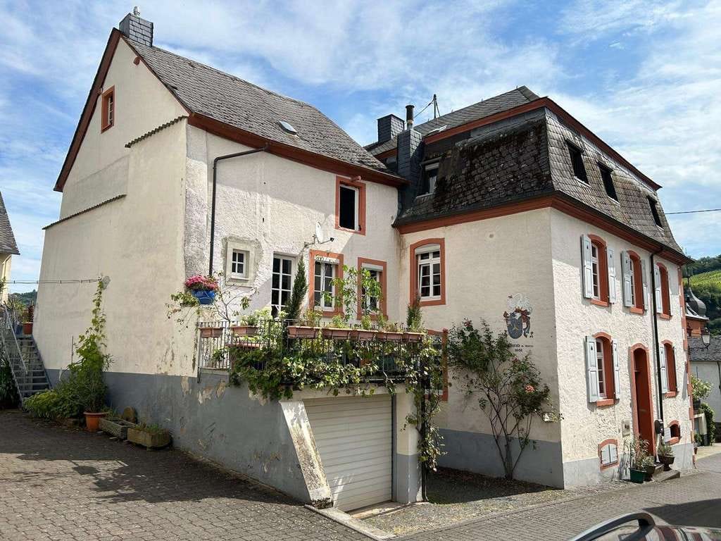 Immobilie in Sankt Aldegund - Historisches Zehnthaus mit Wellnessbereich, Garten, Terrasse und Garage in St. Aldegund, nähe Zell - Bild 0