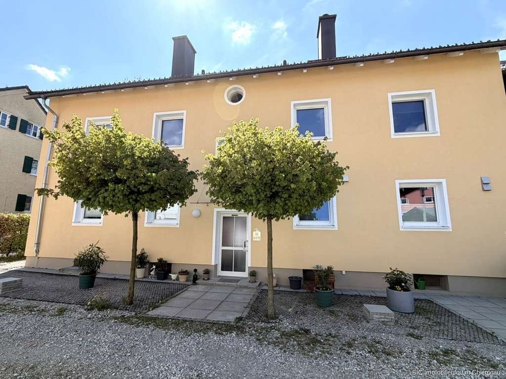 Immobilie in Traunstein - Modernisiertes 6-Familienhaus mit vermieteten
2-Zimmer-Wohnungen in zentrumsnaher Lage von Traunste - Bild 1