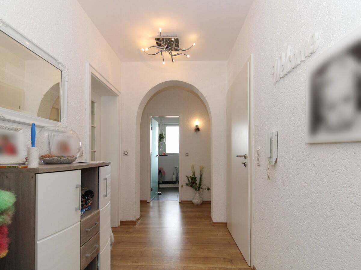 Immobilie in Großenlüder - Viel Platz für Familie & Investition - 250 m² Wohnfläche in ruhiger Lage von Bimbach - Bild 2