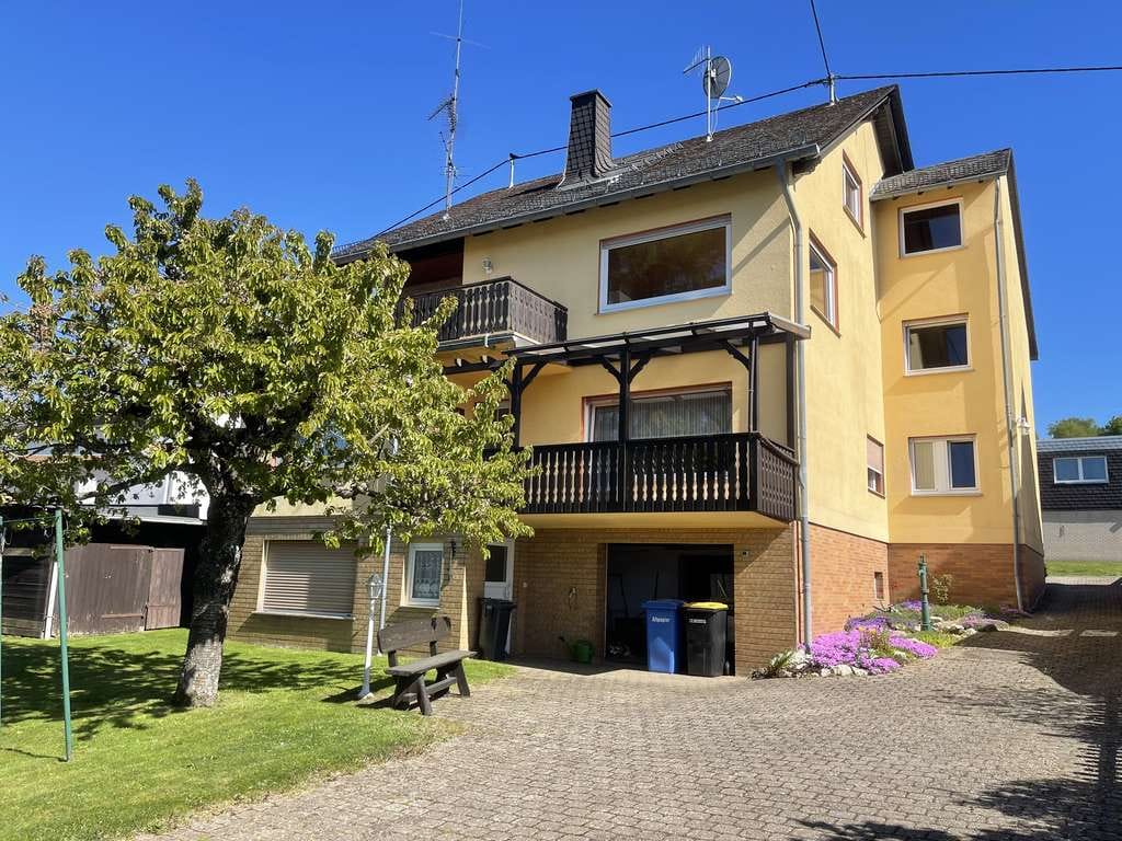 Immobilie in Schlangenbad - Großzügiges Zweifamilienhaus auf sonnigem Grundstück - Bild 2