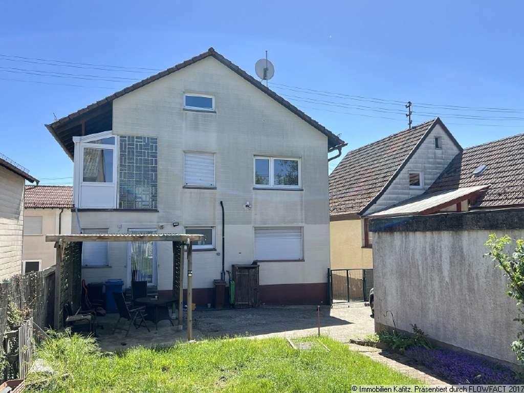 Immobilie in Hermersberg - Freistehendes Zweifamilienhaus mit großer Garage und Garten - Bild 2