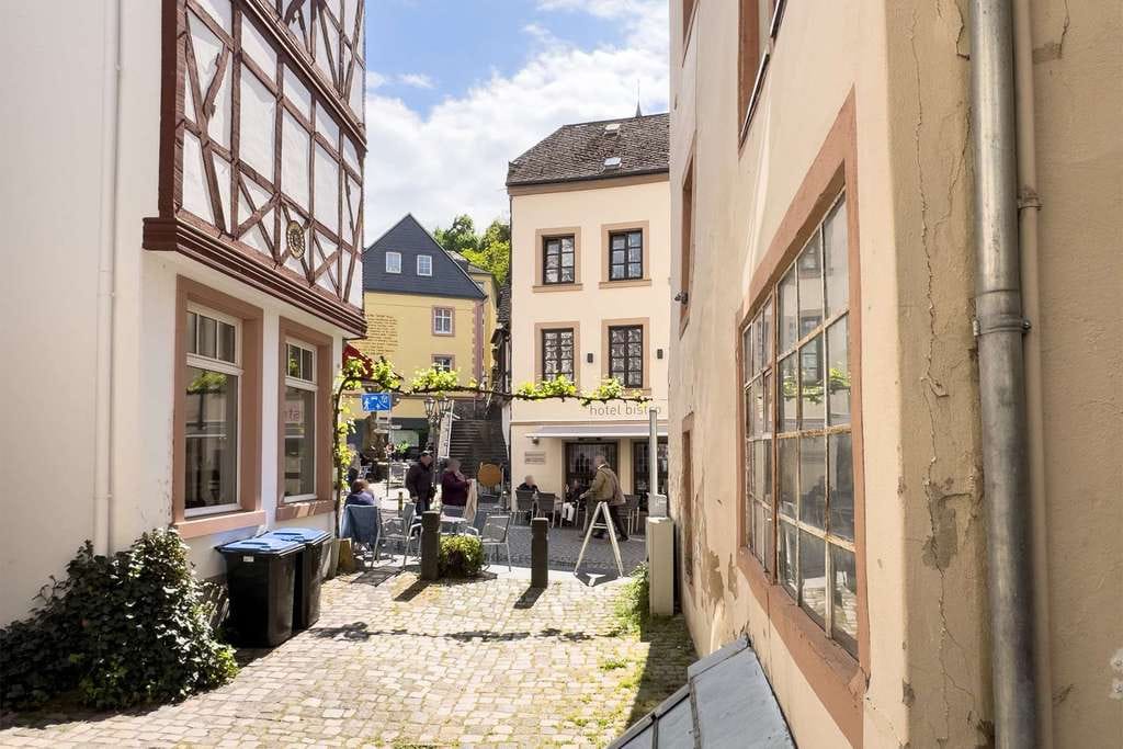 Immobilie in Bernkastel-Kues - Bernkastel: charmantes, sanierungsbedürftiges Haus im idyllischen Stadtzentrum - Bild 2