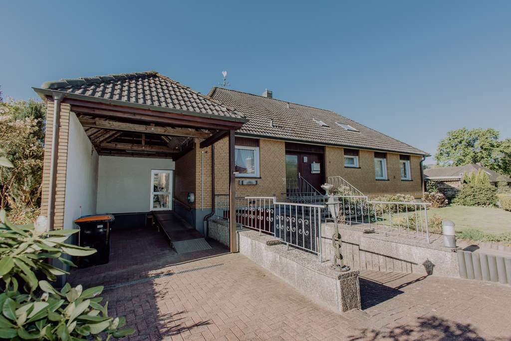 Immobilie in Bad Bramstedt - Großzügiges Familienhaus in Sackgassenlage mit vielen Nutzungsmöglichkeiten (provisionsfrei). - Bild 2