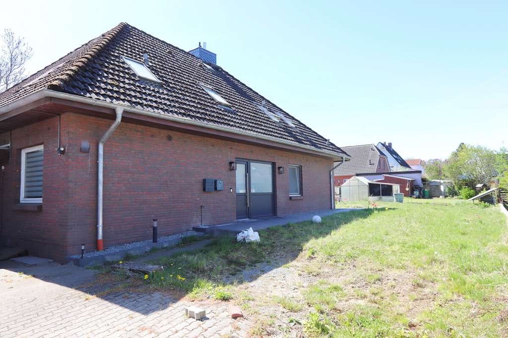 Immobilie in Schmalfeld - Einfamilienhaus mit Garage in Sackgassenlagen von Schmalfeld - Bild 2