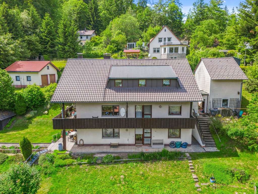 Immobilie in Warmensteinach - Einmalig gepflegtes Zweifamilienhaus mit idyllischen Ausblick in Warmensteinach - Bild 2