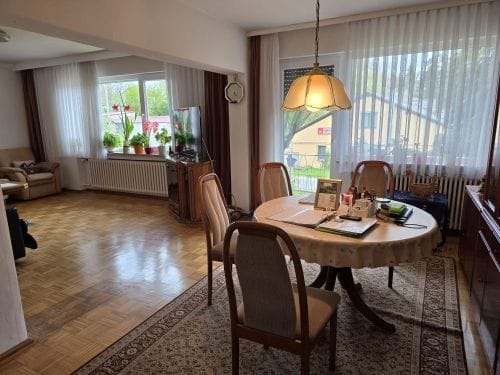 Immobilie in Waigolshausen - Einfamilienhaus mit Garage und Garten in 97534 Waigolshausen (ID 10654) - Bild 2