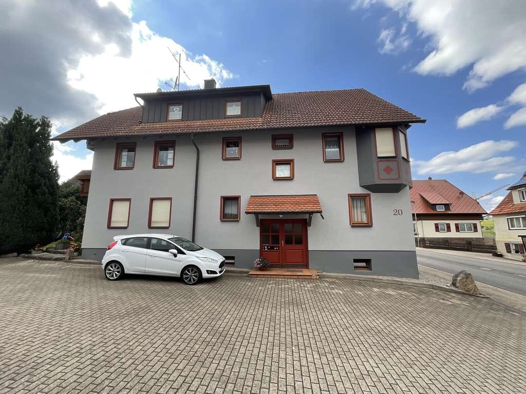 Immobilie in Simmersfeld - Gepflegtes Dreifamilienhaus in Simmersfeld  - Bild 1
