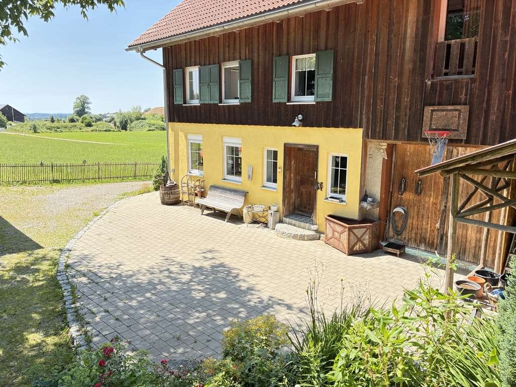 Immobilie in Hergatz - In sonniger Alleinlage - Ruhig gelegene kernsanierte Bauernhaus - Hälfte nahe Wangen - Bild 1