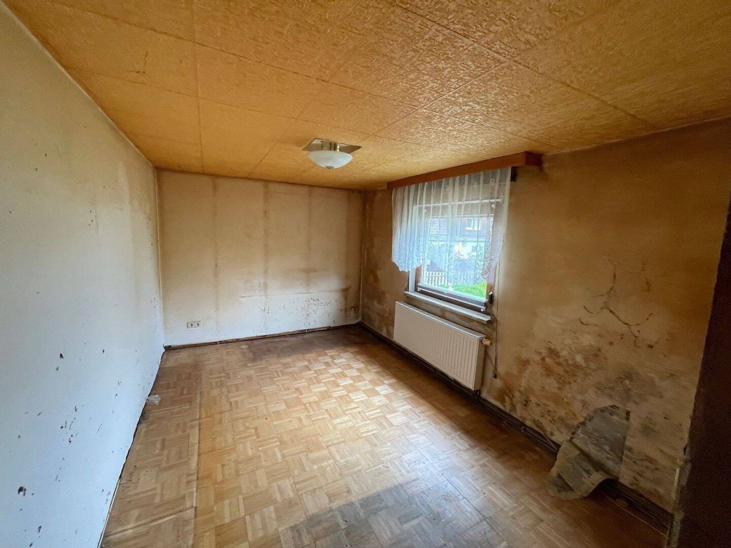 Immobilie in Neukirchen/Erzgebirge - Top Lage /Traumgrundstück/Doppelhaushälfte/sanierungsbedürftig/großes Nebengelass/  maximales Potential für Anbau/Umbau/Erweiterung - Bild 4
