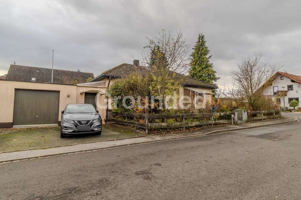 Immobilie in Roßtal - Gepflegtes Einfamilienhaus mit großzügigem Garten in Roßtal - Bild 2