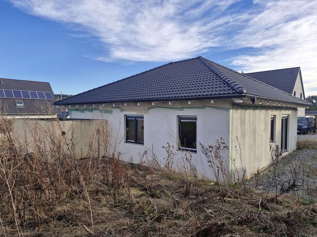 Immobilie in Ehrenfriedersdorf - Neubau-Bungalow mit großem Potenzial in Ehrenfriedersdorf! - Bild 2