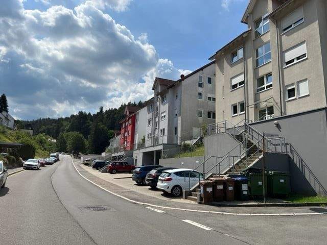 Immobilie in Schriesheim - Schön aufgeteilte und Lichtdurchflutete zwei Zimmer DG Wohnung mit EBK, TGL-Bad, Terrasse und Garage im Herzen von Schriesheim-OT ab sofort zvk. - Bild 1