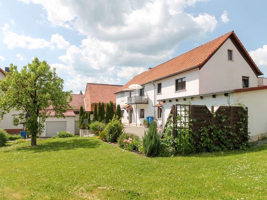 Immobilie in Eiterfeld - Zwei Wohneinheiten unter einem Dach – ideal für Familien oder Kapitalanleger - Bild 2