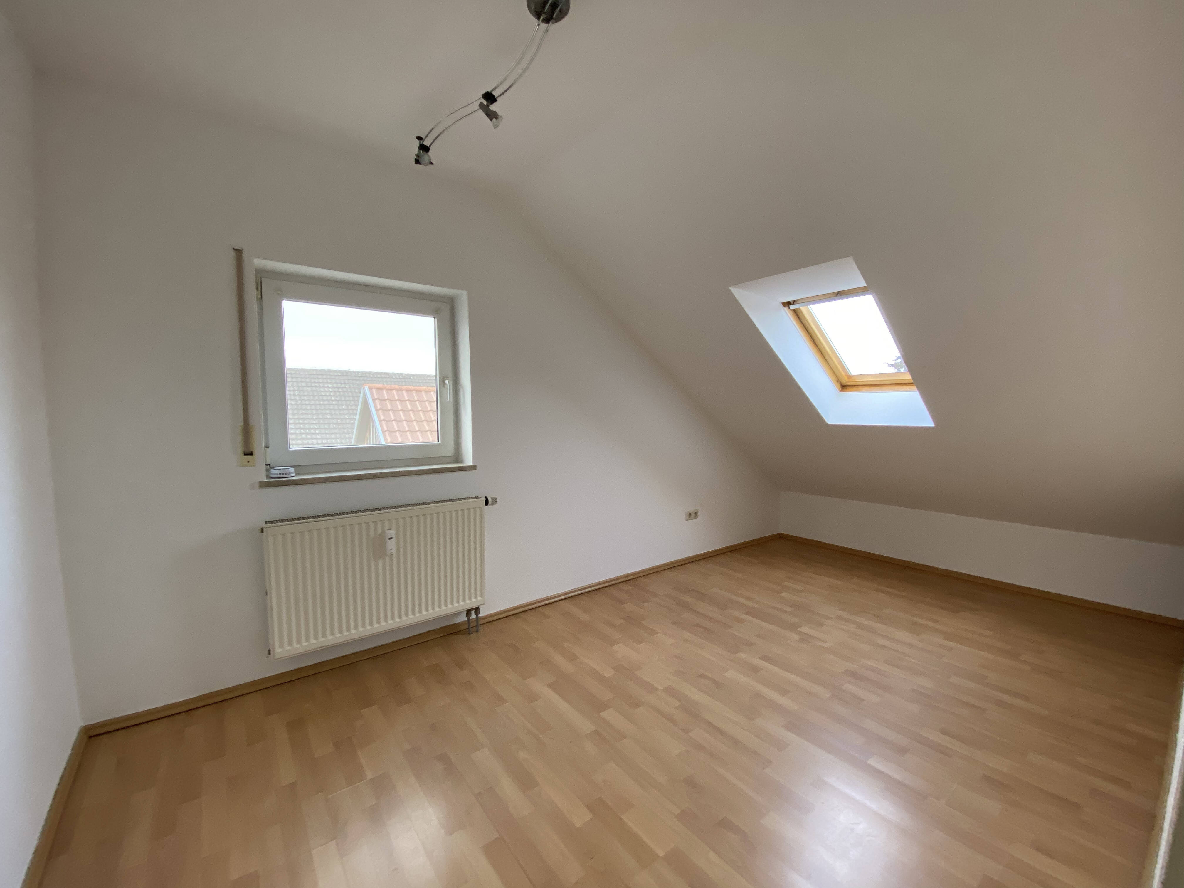Immobilie in Orsingen-Nenzingen - VERKAUFT Charmante 3-Zimmer-Dachgeschosswohnung mit zwei Balkonen und Gartenblick in Orsingen-Nenzingen - Bild 1