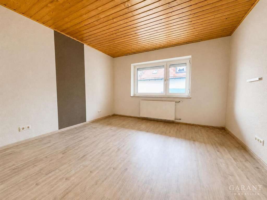 Immobilie in Mehlmeisel - Raum für Ideen, Familie und Zukunft - vielseitiges Zweifamilienhaus auf großem Grundstück - Bild 4