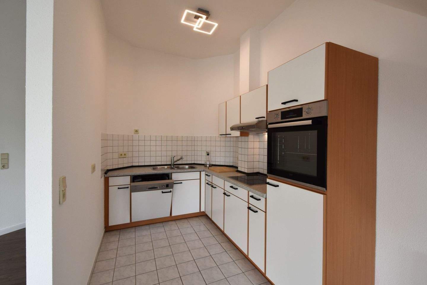 Immobilie in Hamfelde - Lichtdurchflutete 2-Zimmer Eigentumswohnung im Dachgeschoss  mit Kellerraum und PKW-Stellplatz - Bild 2