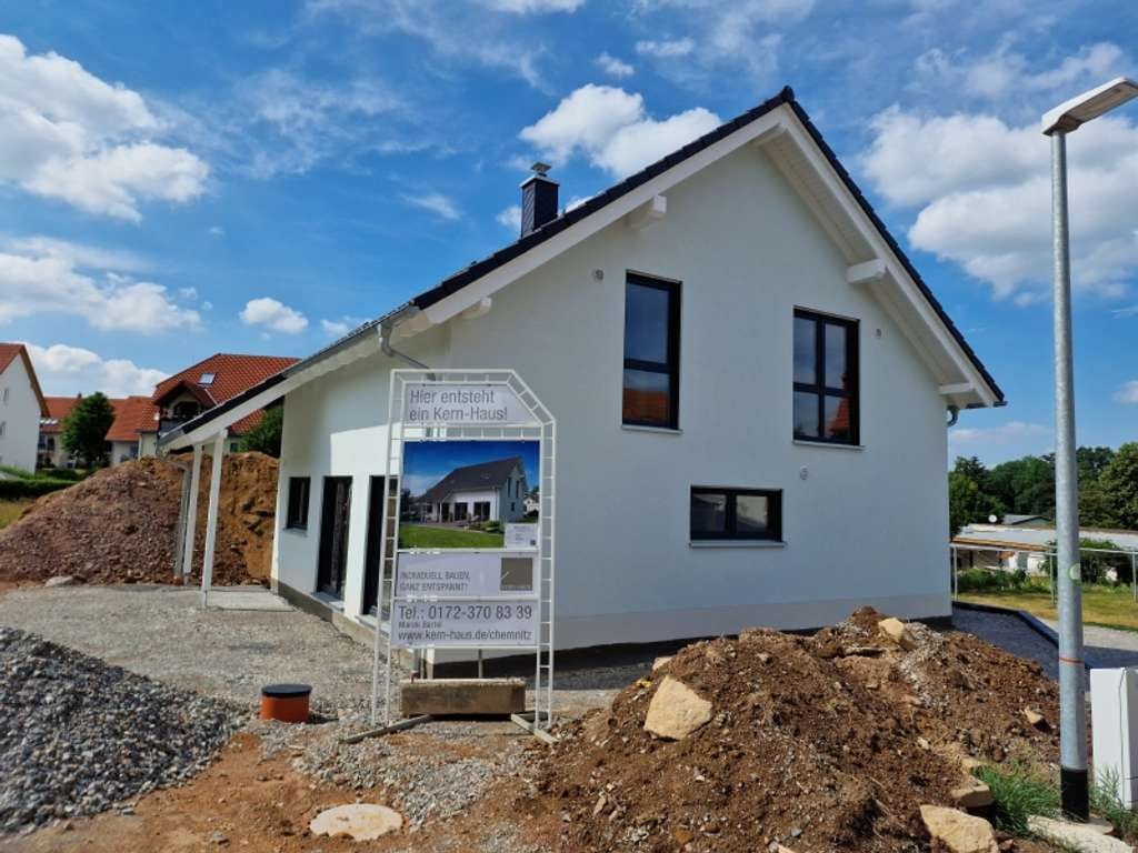 Immobilie in Schneeberg - Das perfekte Familienhaus: Massiv & Individuell von Kern-Haus! - Bild 0