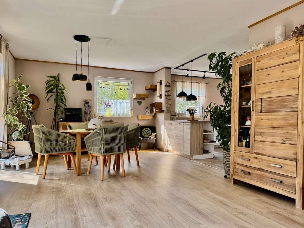 Immobilie in Lamerdingen - Modernes Wohnglück & Gartenparadies: Stilvolles Einfamilienhaus mit Energieeffizienzklasse A - Bild 1