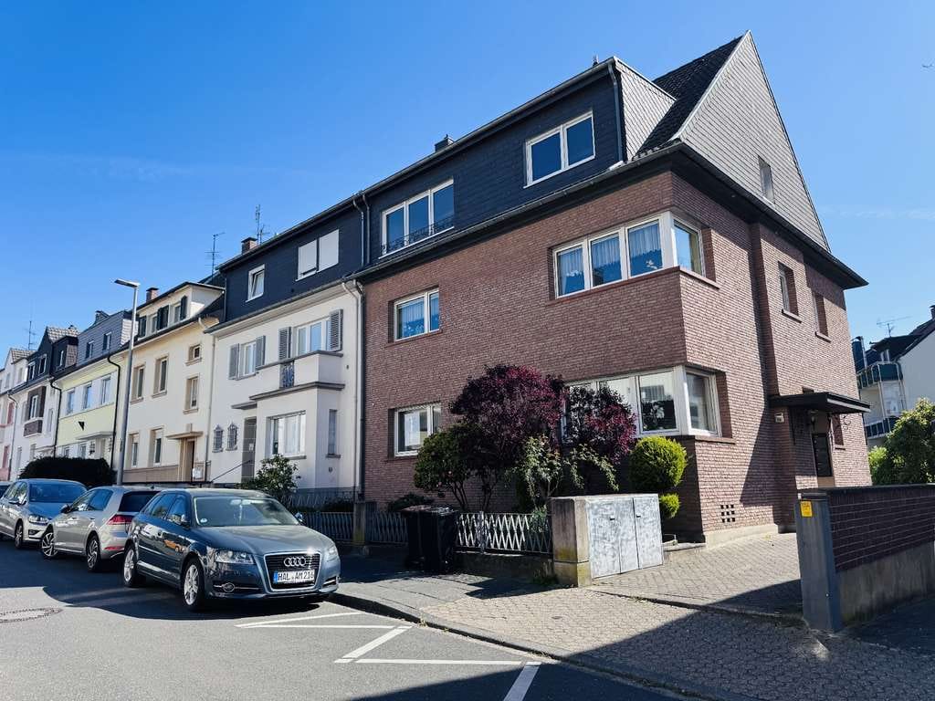Immobilie in Siegburg - Für Kapitalanleger oder zur Eigennutzung: Solides Mehrfamilienhaus in zentraler Lage von Sieg - Bild 1