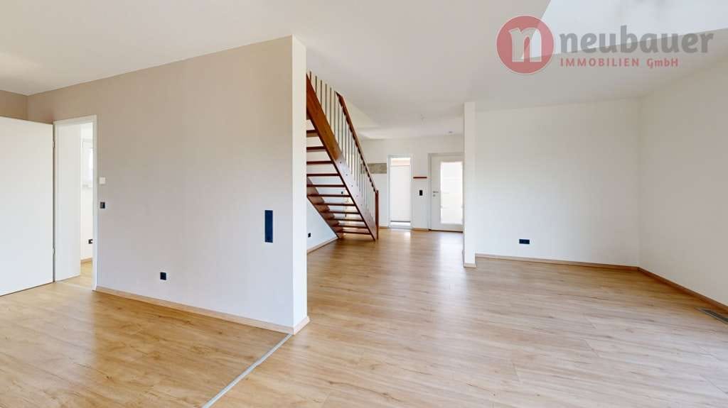 Immobilie in Radbruch - Modernes Einfamilienhaus mit Galerie, Wärmepumpe, Smart Home und großem Grundstück in ruhiger Lage - Bild 3