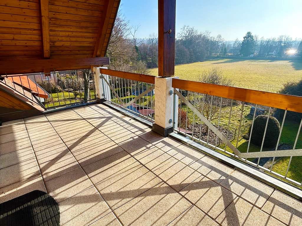 Immobilie in Ehningen - Ehningen - Idyllisch Wohnen an der Würm: "Charmantes 2-Familien-Architektenhaus mit ELW" - Bild 2