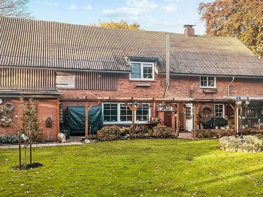 Immobilie in Elsdorf-Westermühlen - Einfamilienhaus bei Rendsburg - exklusives Wohnen auf weitläufigem Grundstück mit Waldanteil - Bild 1
