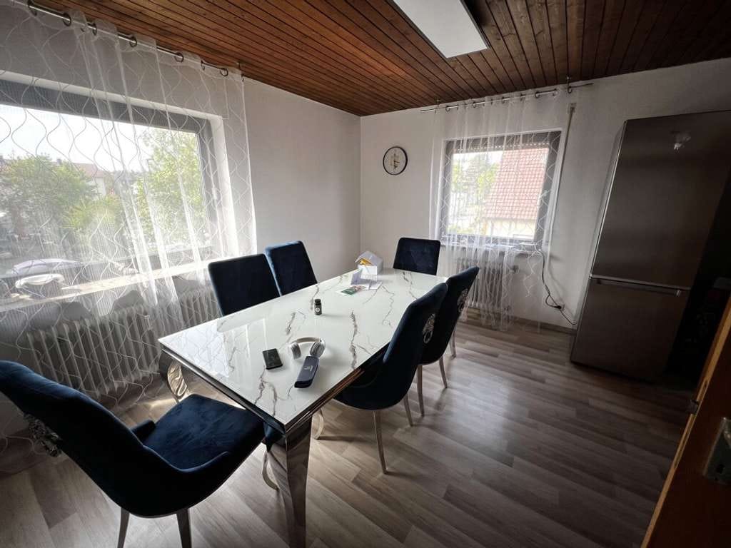 Immobilie in Schönaich - Solide Kapitalanlage: 3,5-Zimmer-Wohnung mit ca. 3,7 % Bruttorendite, großem Balkon und Stellplatz - Bild 2