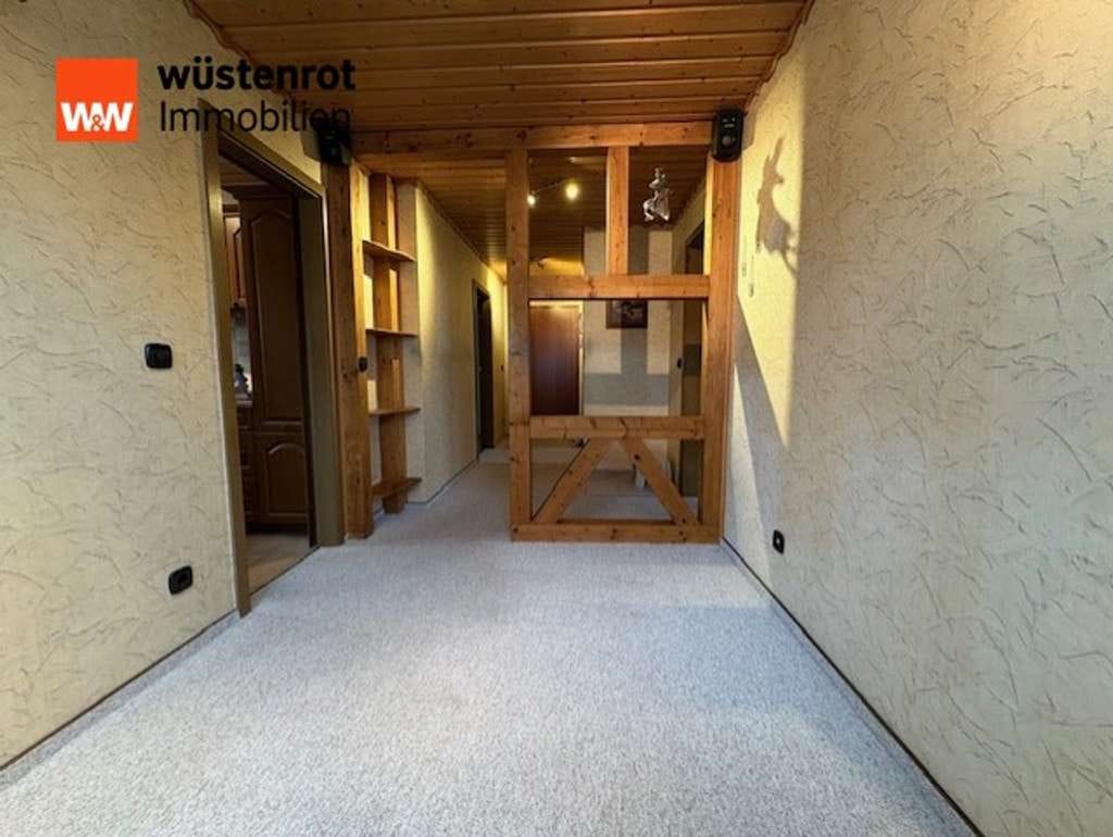 Immobilie in Friolzheim - Sonnige und helle 3,5-Zimmer-Wohnung in Friolzheim mit Stellplatz und Garage - Bild 2