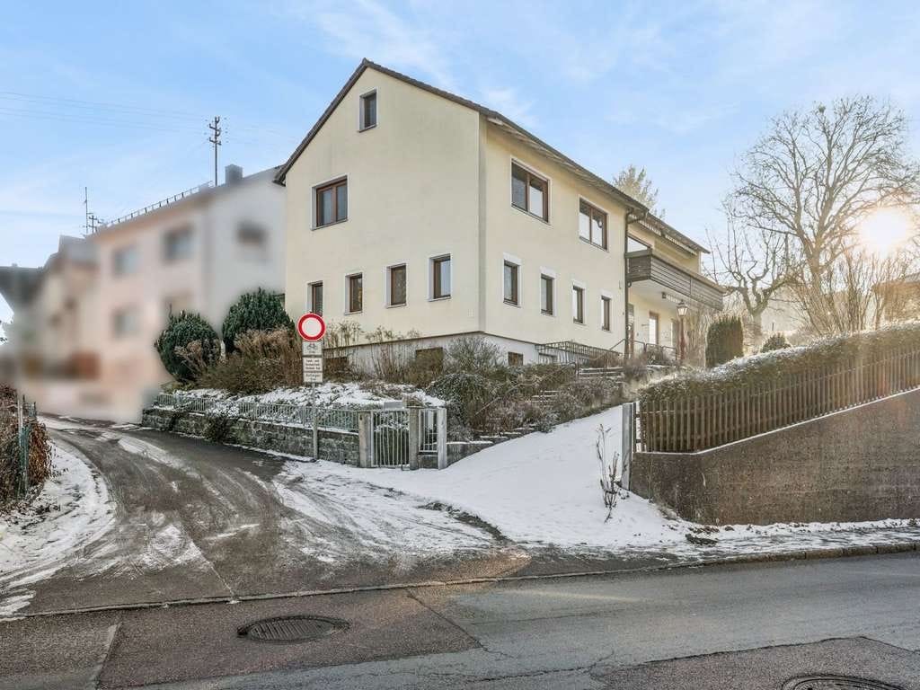 Immobilie in Waldstetten - Charmantes Einfamilienhaus mit großem Grundstück und Werkstatt in idyllischer Lage von Waldstetten - Bild 1