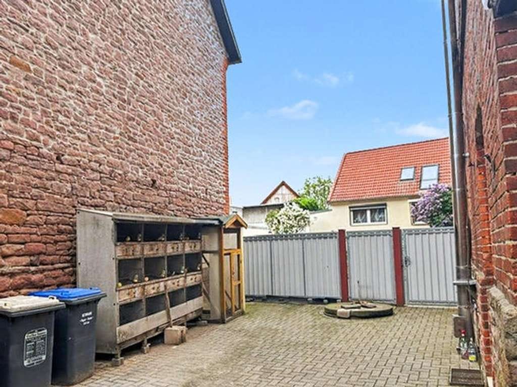 Immobilie in Altenhausen - Charmantes Einfamilienhaus mit Innenhof und Nebengelass in Ivenrode - Bild 1
