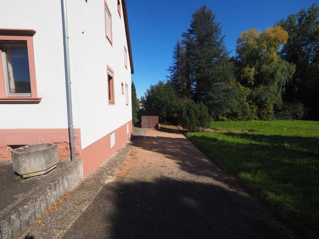 Immobilie in Dellfeld - GROßZÜGIGES EIN- ZWEIFAMILIENHAUS MIT GROßEM GRUNDSTÜCK - Bild 2