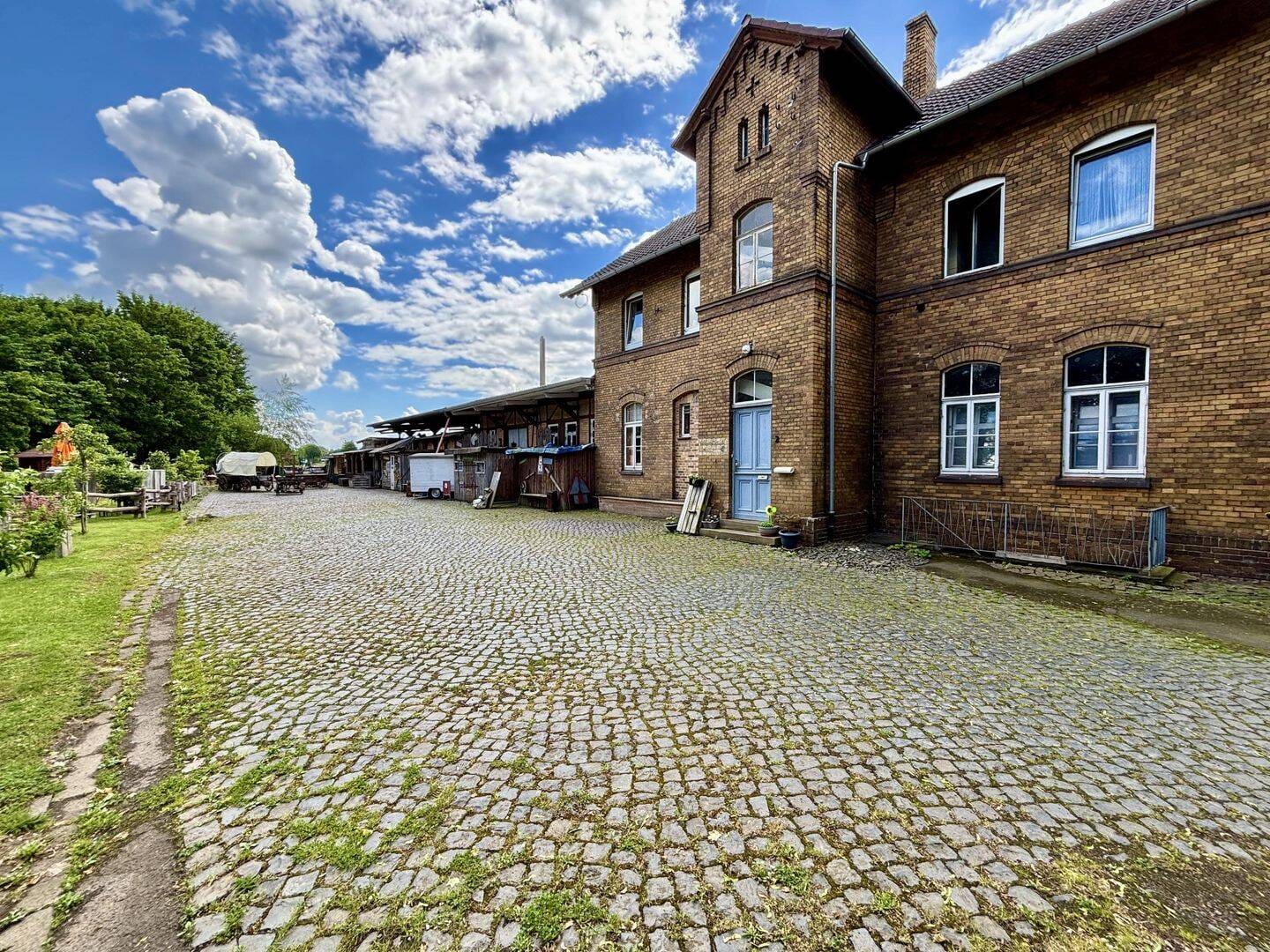 Immobilie in Bad Wildungen - Historisches Bahnhofsensemble mit außergewöhnlichem Charakter - offenes digitales Angebotsverfahren! - Bild 2