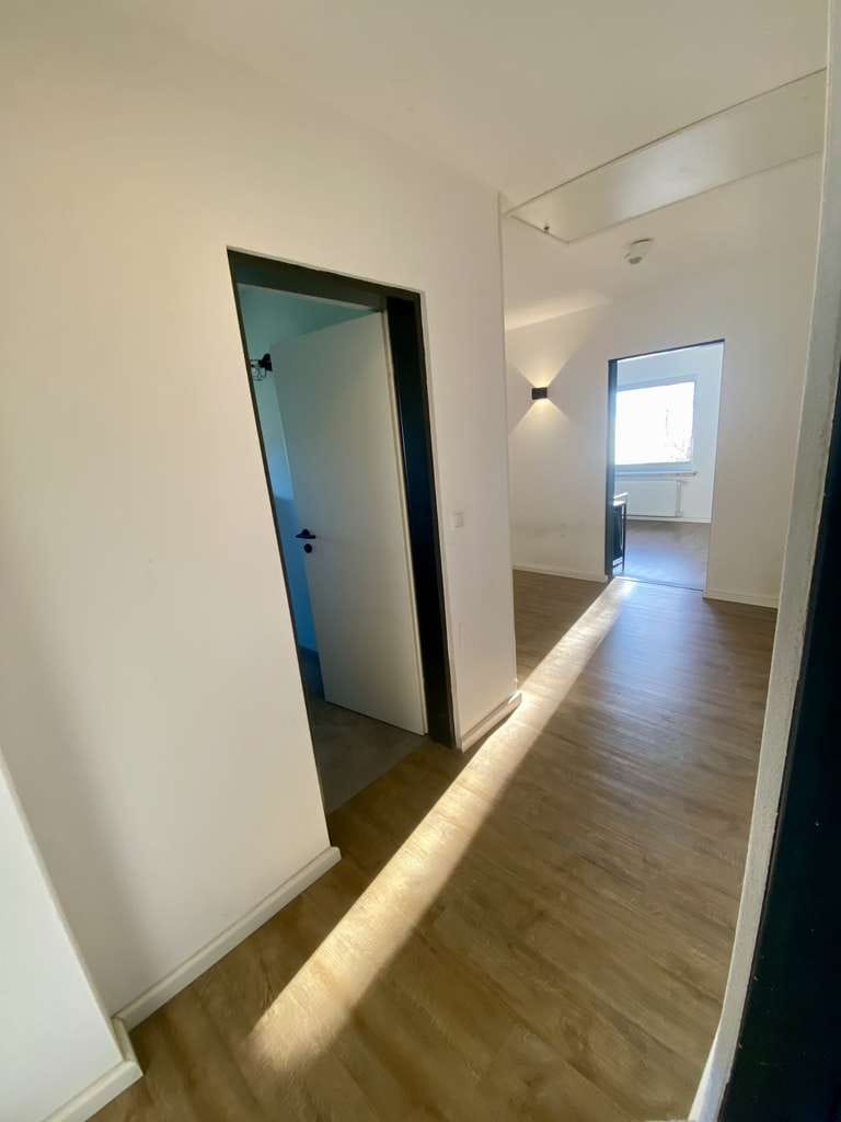 Immobilie in Lamspringe - Freistehendes EFH mit 2.500 m² Grundstück & Feldblick - Bild 3