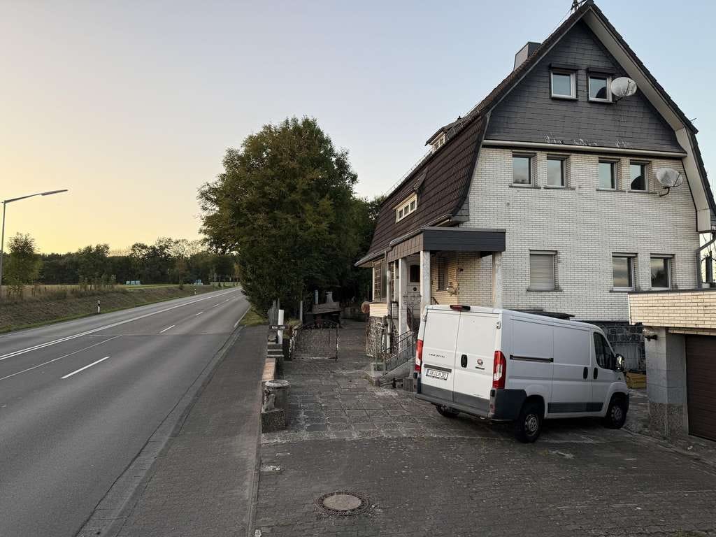 Immobilie in Helmenzen - Viel Haus für’s Geld - Großzügiges Wohnhaus mit Garage, Brunnen & Potenzial - Bild 0