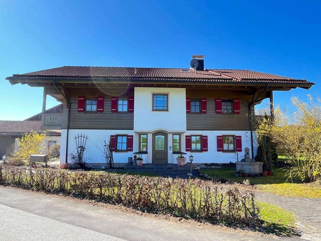 Immobilie in Chiemsee - Ihr neues Zuhause mit zusätzlichem Einkommen / 3-Familien-Haus - Bild 2