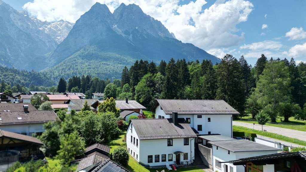 Immobilie in Grainau - Attraktives Mehrfamilienhaus (5 WEH) – sicher vermietete - Kapitalanlage - Bergblick - großer Garten - Bild 0