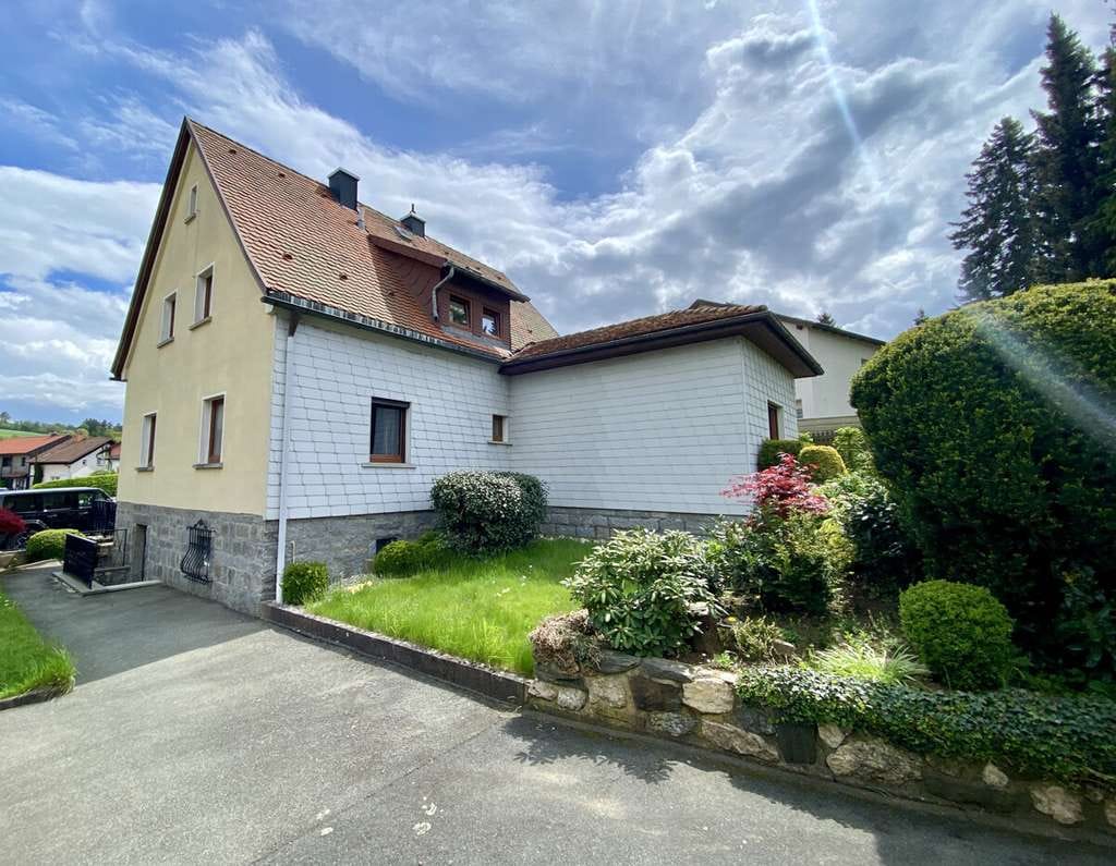 Immobilie in Gefrees - Charmantes und solides Einfamilienhaus mit vielen Modernisierungen/Sanierungen in schöner Lage - Bild 1
