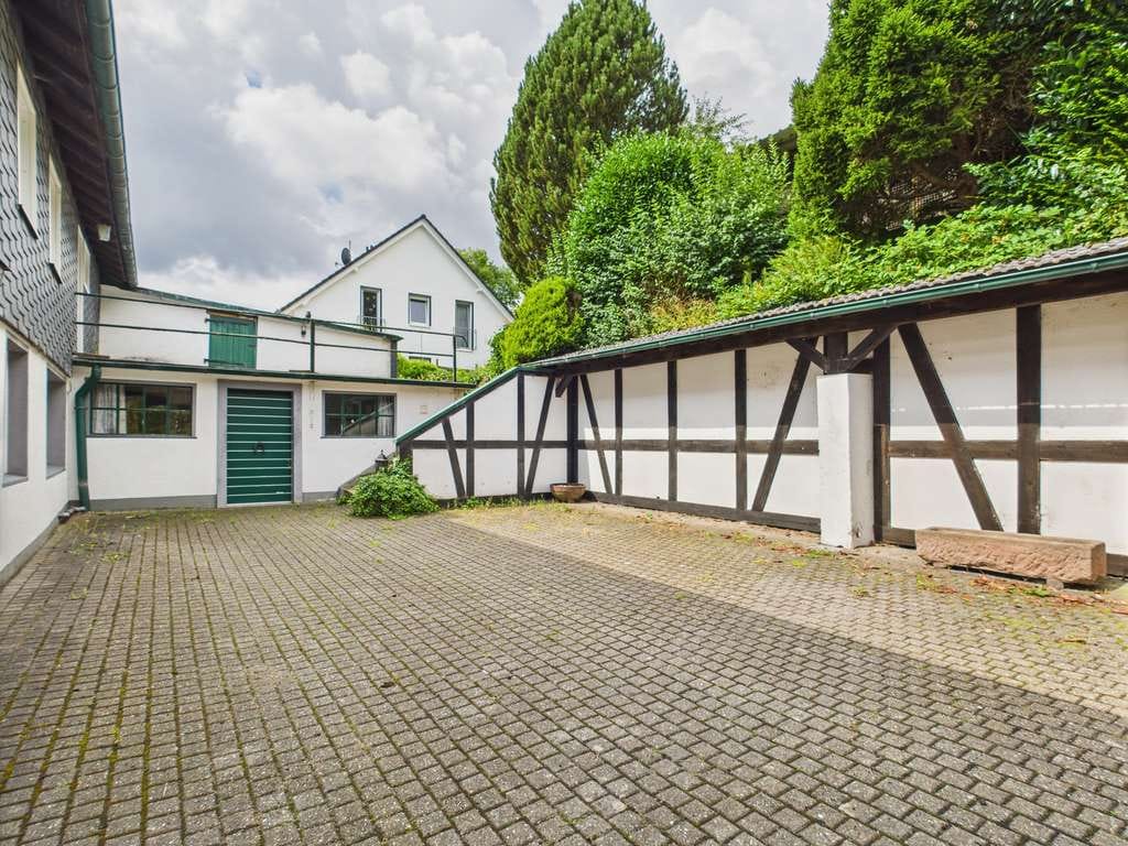 Immobilie in Wermelskirchen - Charmantes Einfamilienhaus in Top-Lage mit Einliegerwohnung und großzügigem Carport - Bild 4