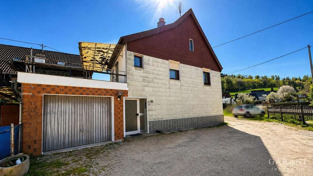 Immobilie in Bopfingen - Liebenswertes Einfamilienhaus mit Garage und Terrasse - renovierungsbedürftig - in zentraler Lage - Bild 2