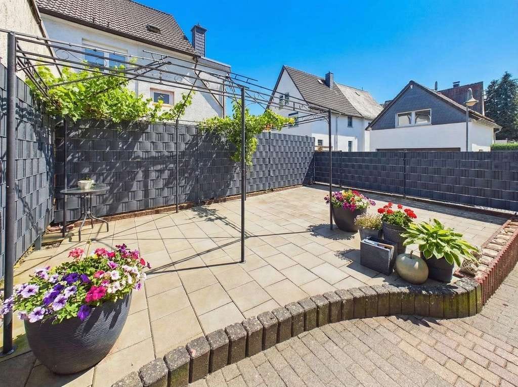 Immobilie in Mengerskirchen - Modernisiertes Zuhause mit Wohlfühlfaktor und Außenbereich - Bild 2