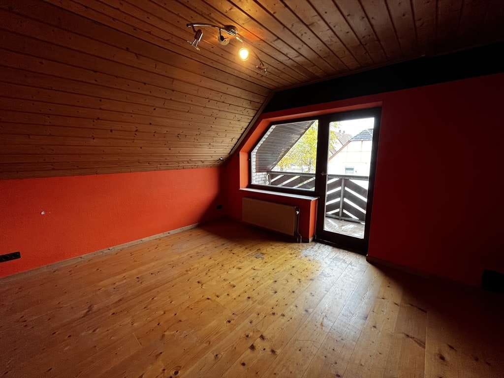 Immobilie in Borgentreich - Familienfreundliches und großzügiges Einfamilienhaus mit Terrasse und Balkonen - Bild 3
