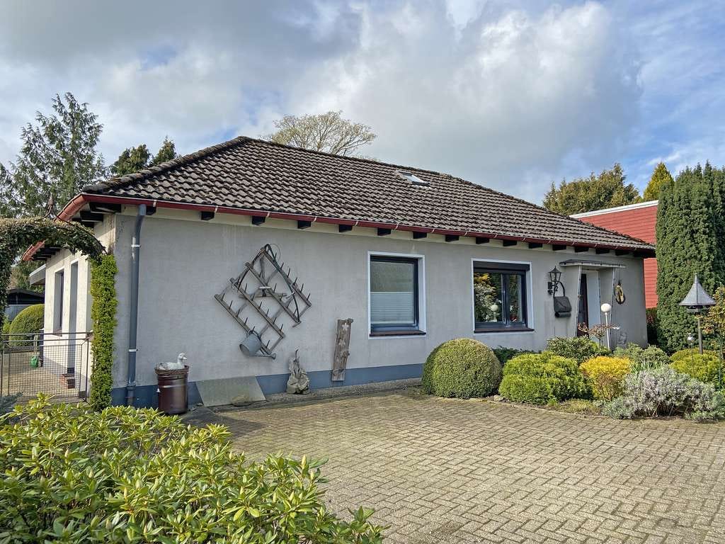 Immobilie in Wangerland - Malerisch wohnen in Minsen - Charmanter Bungalow mit traumhaftem Garten in absolut ruhiger Lage! - Bild 2
