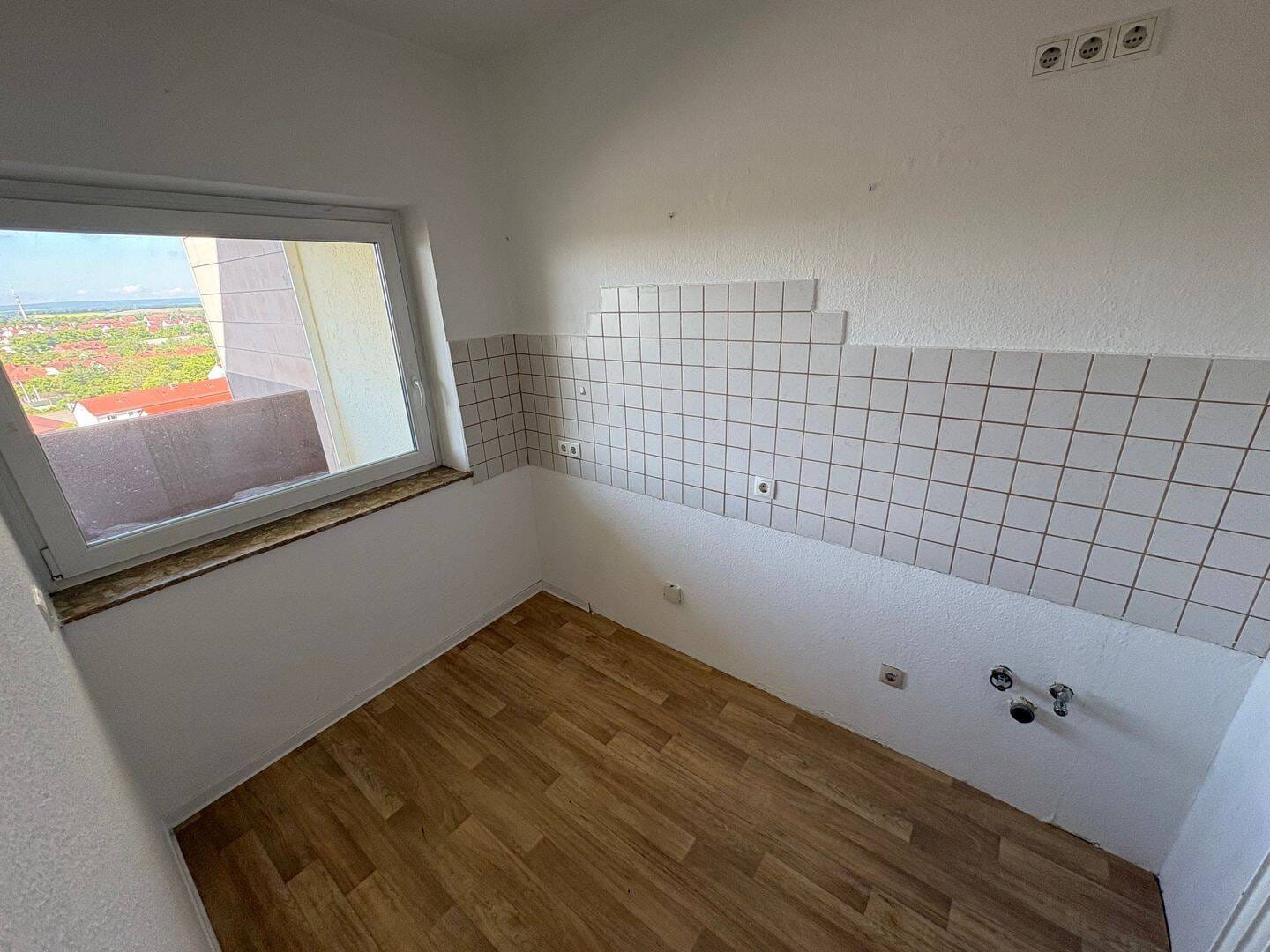 Immobilie in Helmstedt - Zwei-Zimmer-Mietwohnung mit Fahrstuhl und Blick über Helmstedt  - Bild 3
