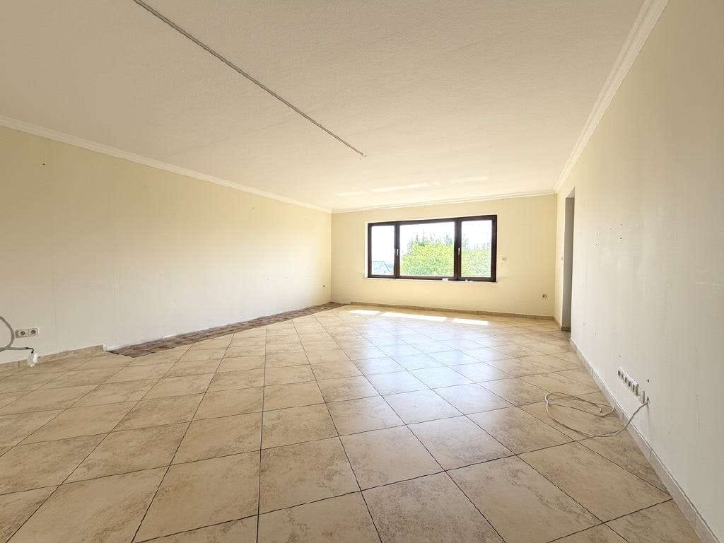 Immobilie in Geisenheim - Großzügiges Einfamilienhaus mit Terrasse und Balkon in schöner Ortsrandlage von Geisenheim-Mar - Bild 2