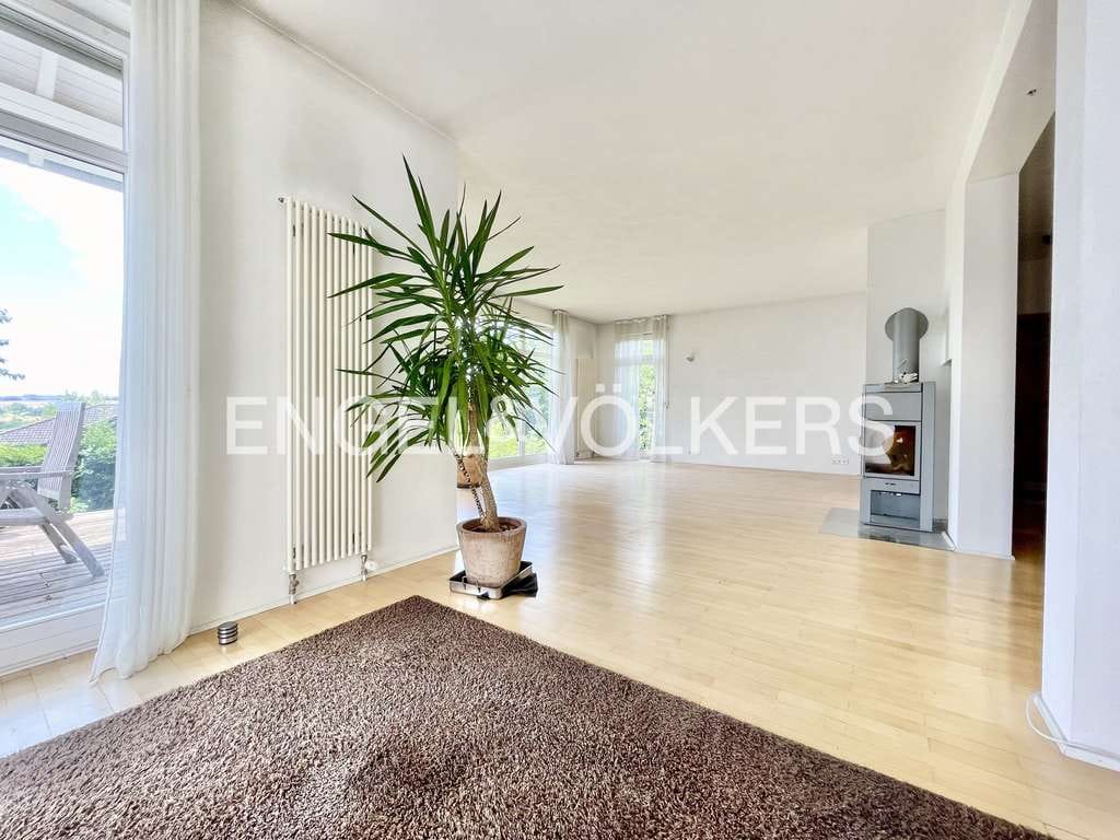 Immobilie in Rosenfeld - Gepflegtes Einfamilienhaus mit schöner Architektur inkl. herrlicher Aussicht - Bild 2