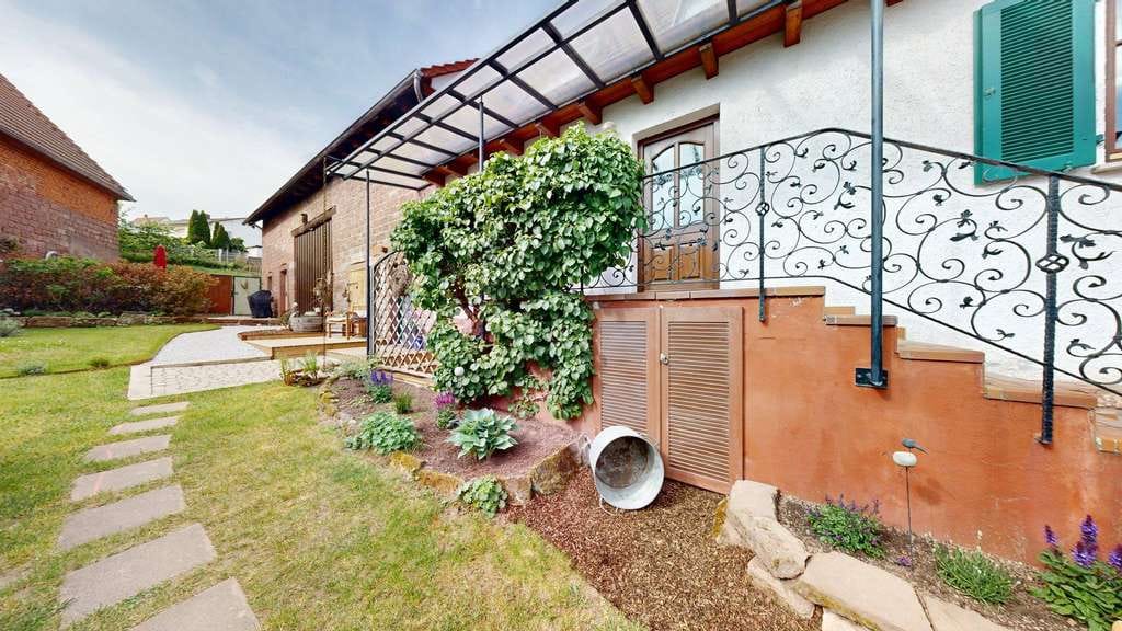 Immobilie in Busenberg - ~~ KLEIN ABER FEIN - LANDHAUS MIT SCHEUNE, GARTEN UND AUSBAUPOTENZIAL ~~ - Bild 2