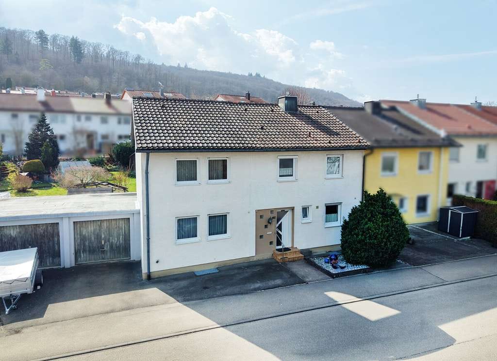 Immobilie in Aalen - Gepflegtes Reiheneckhaus in zentraler Lage - viel Platz für Familie und Alltag! - Bild 0