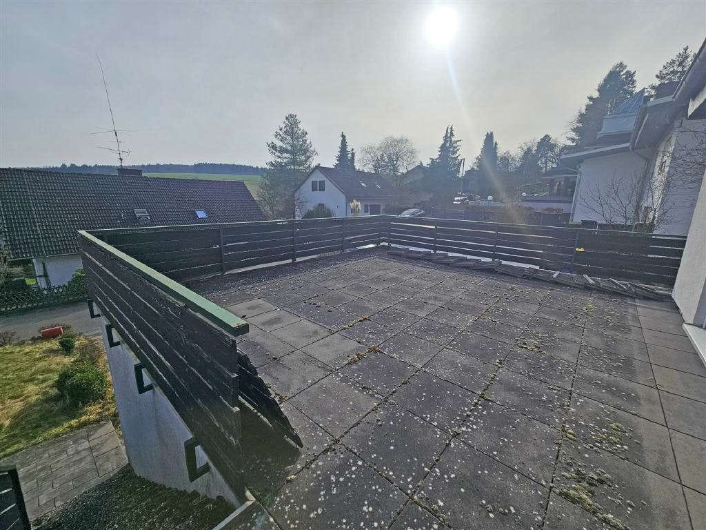 Immobilie in Taunusstein - Freistehendes 1-2 Familienhaus mit sonniger Süd-Terrasse - Bild 1