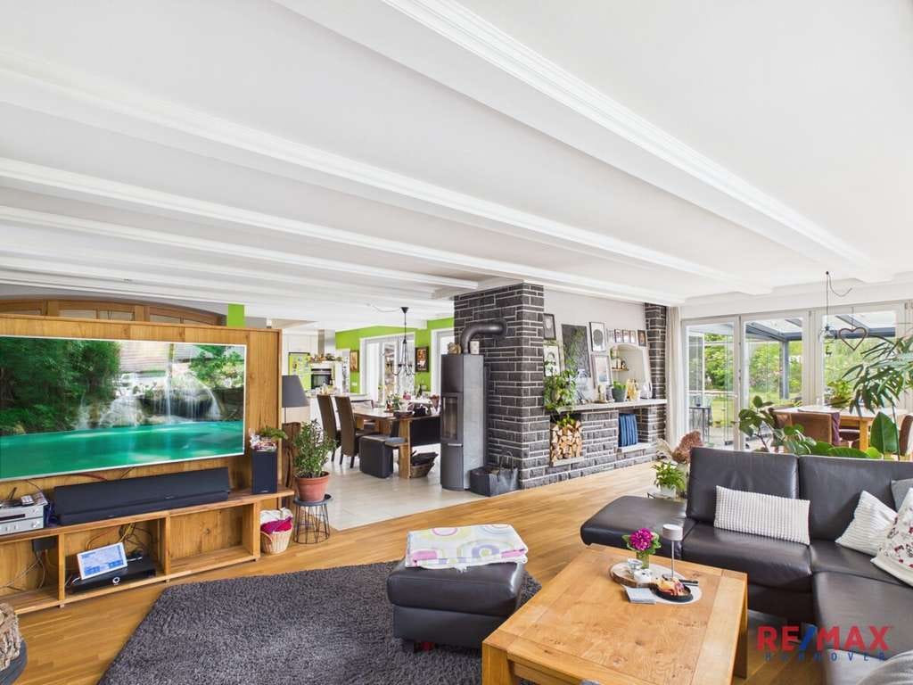 Immobilie in Walsrode - Landhaus mit Neubau, Ferienwohnung, Wintergarten & Photovoltaik auf großem Grundstück - Bild 2
