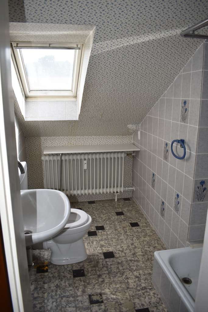Immobilie in Bovenden - Freie &. solide Dachgeschosswohnung in 37120 Bovenden-Energiekl. "C" - Bild 4